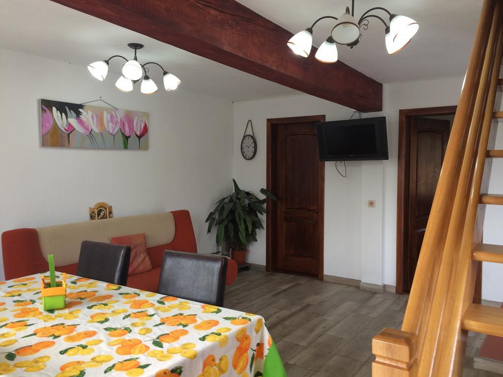 Cabana 7 Brazi Poiana Mărului Esterno foto